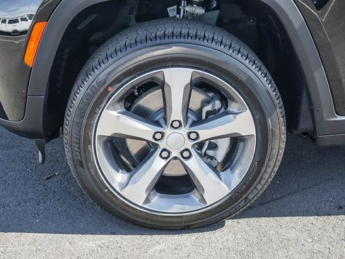 New 2026 Jeep Grand Cherokee L Limited image 9