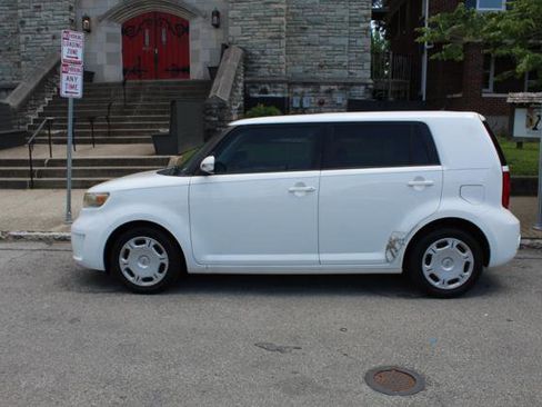 Used 2009 Scion xB FWD image 9