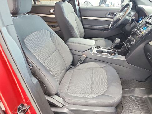 Used 2018 Ford Explorer XLT image 35