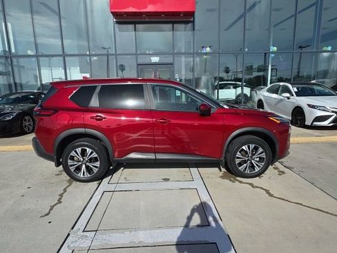 Used 2023 Nissan Rogue SV FWD image 3
