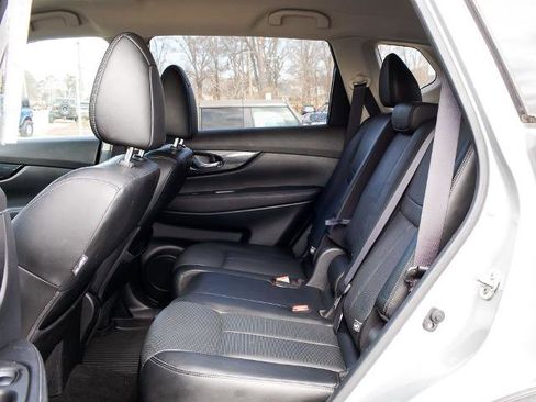 Used 2018 Nissan Rogue SL image 16