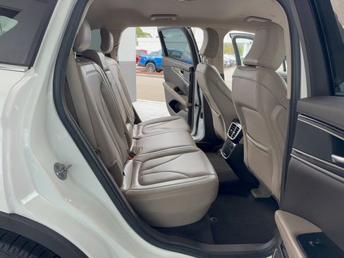 Used 2022 Lincoln Nautilus FWD w/ Premium Package image 15