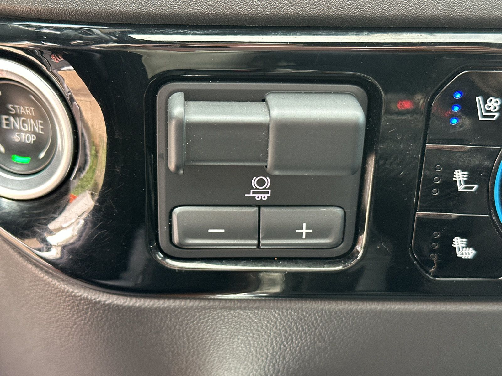 Used 2022 Chevrolet Silverado 1500 High Country w/ High Country Premium Package AWD/4WD image 31