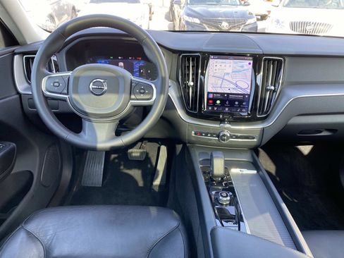 Used 2023 Volvo XC60 B5 Core AWD/4WD image 11