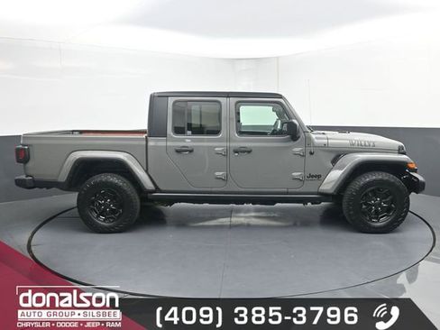 Used 2022 Jeep Gladiator Sport AWD/4WD image 2