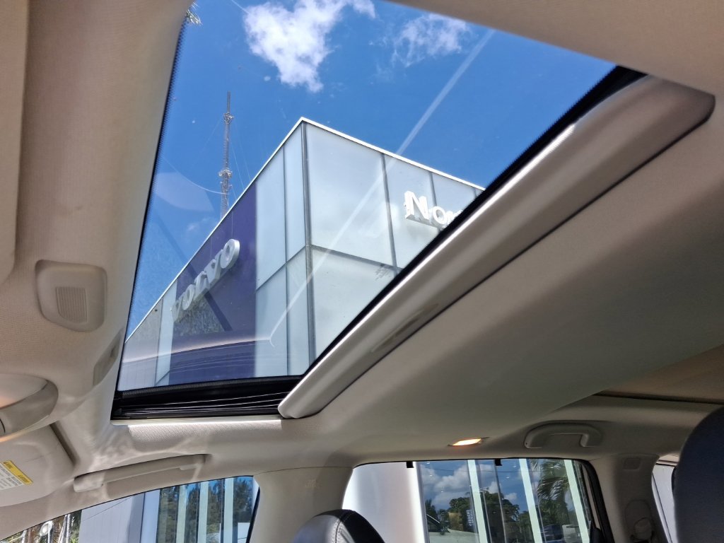 Used 2020 INFINITI QX60 Luxe w/ Sensory Package FWD image 6