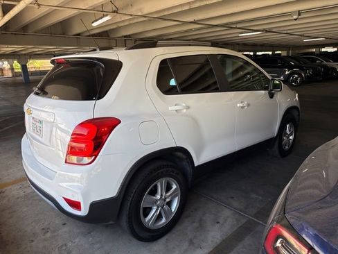 Used 2022 Chevrolet Trax LT w/ Driver Confidence Package image 3