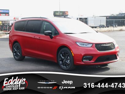 New 2026 Chrysler Pacifica Select