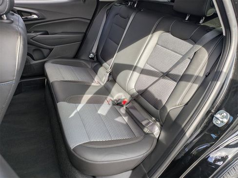 Used 2025 Chevrolet Trax LT w/ LT Convenience Package image 26