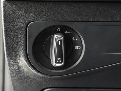 Used 2023 Volkswagen Tiguan SE image 23