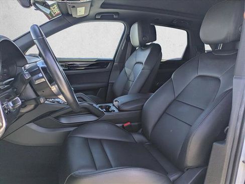 Used 2021 Porsche Cayenne AWD/4WD image 17