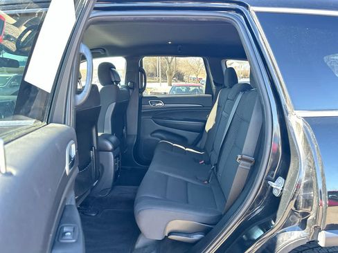 Used 2018 Jeep Grand Cherokee Laredo image 24