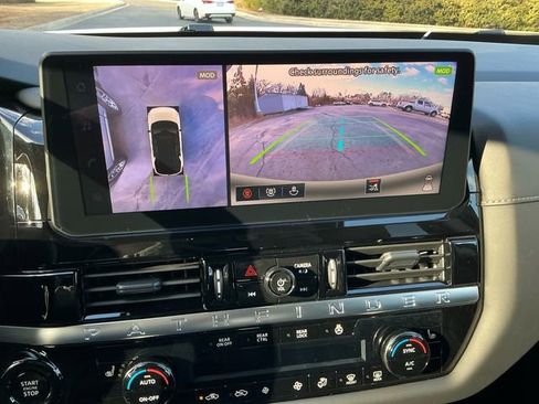 New 2026 Nissan Pathfinder SL image 23