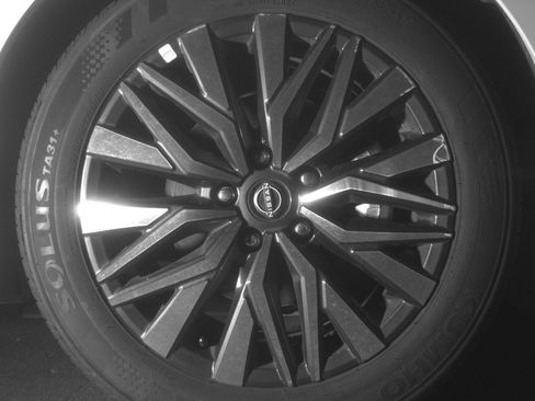Used 2025 Nissan Altima 2.5 SV FWD image 13