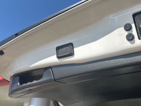 Used 2023 Toyota RAV4 XLE Premium image 17