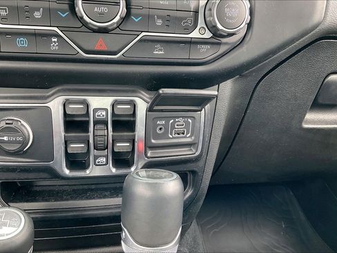 Used 2022 Jeep Wrangler Unlimited Sahara w/ Cold Weather Group image 25