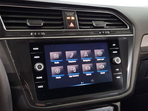 Used 2022 Volkswagen Tiguan SE FWD image 35