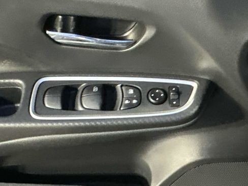 New 2025 Nissan Versa SR w/ Trunk Package image 20