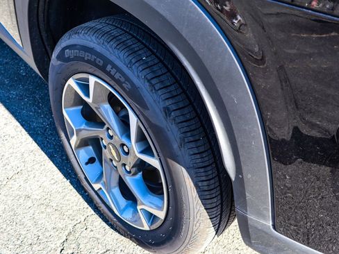 Used 2025 Chevrolet Trax LT w/ LT Convenience Package image 40