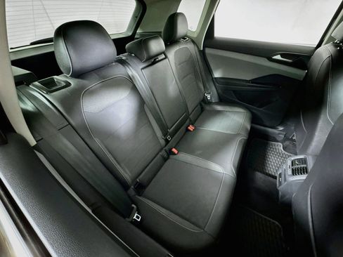 Used 2023 Volkswagen Taos SE w/ Panoramic Sunroof Package AWD/4WD image 27