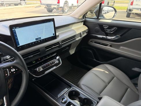 Used 2025 Lincoln Corsair FWD image 29