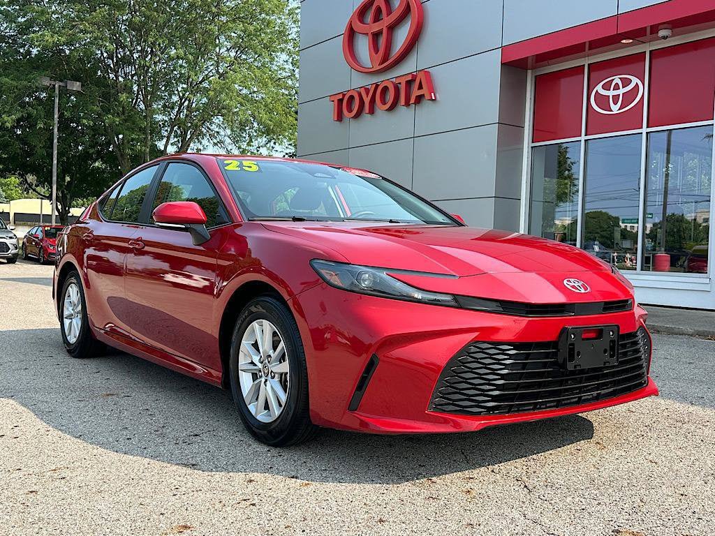 Used 2025 Toyota Camry LE FWD image 7