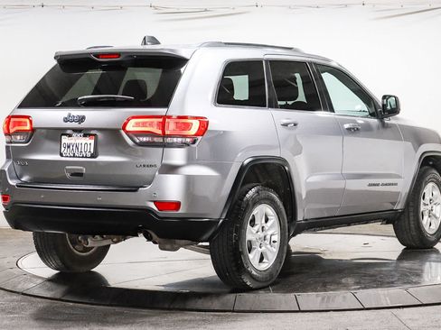 Used 2017 Jeep Grand Cherokee Laredo w/ Quick Order Package 23E AWD/4WD image 4