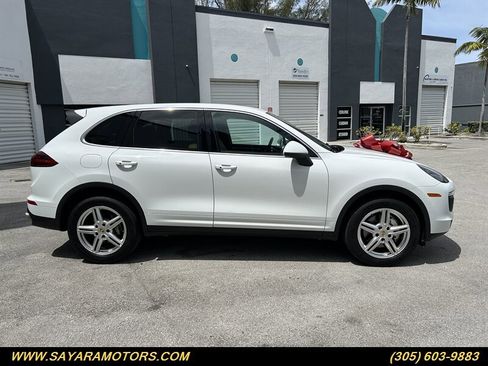 Used 2015 Porsche Cayenne S image 7