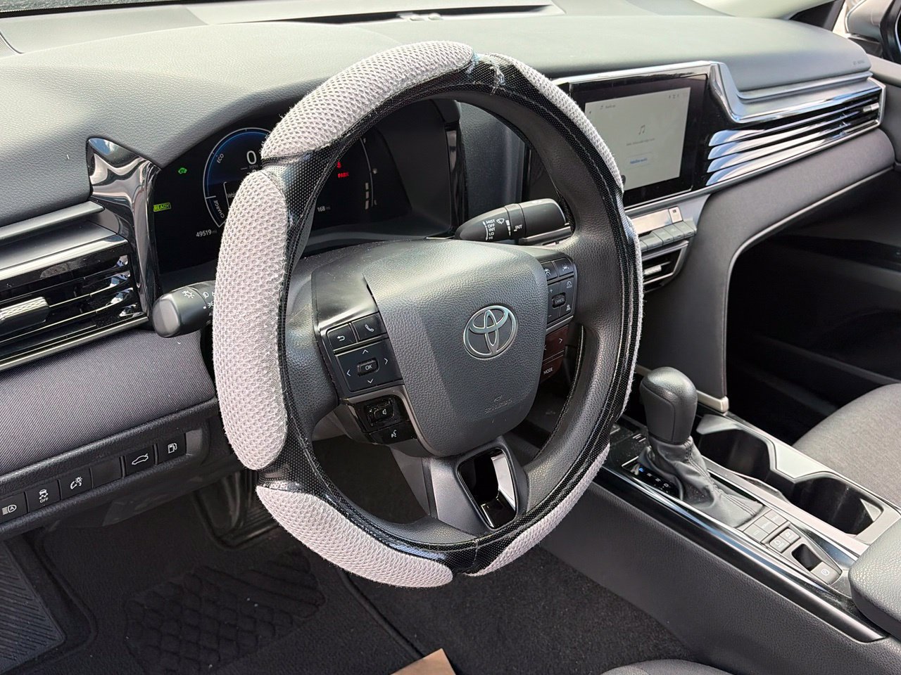 Used 2026 Toyota Camry LE FWD image 8
