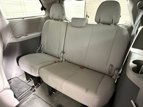 Used 2017 Toyota Sienna XLE image 14