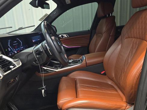 Used 2023 BMW X7 xDrive40i w/ M Sport Package image 3