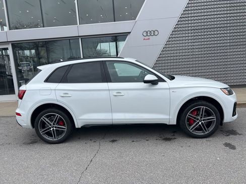 Used 2024 Audi Q5 e Premium Plus w/ Premium Plus Package image 13
