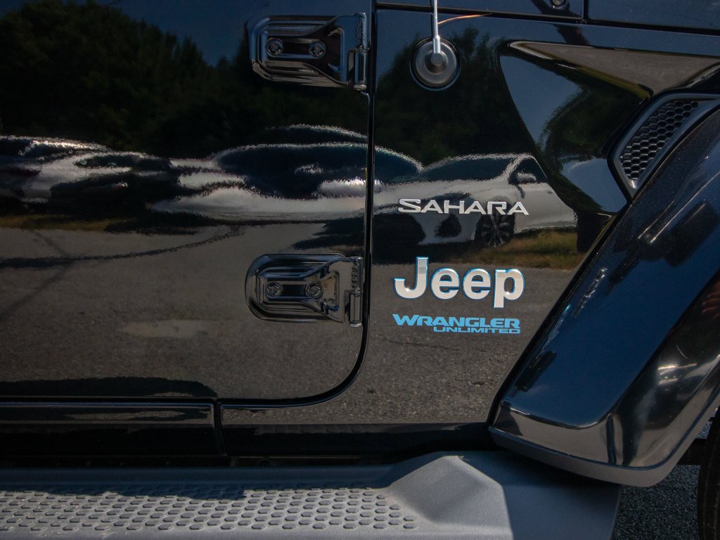 Used 2022 Jeep Wrangler Unlimited Sahara w/ Cold Weather Group AWD/4WD image 19