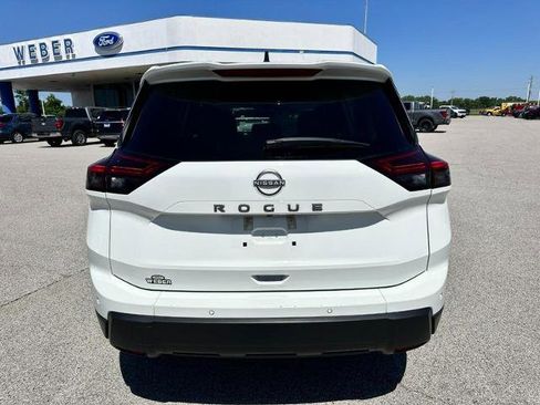 Used 2024 Nissan Rogue S FWD image 4