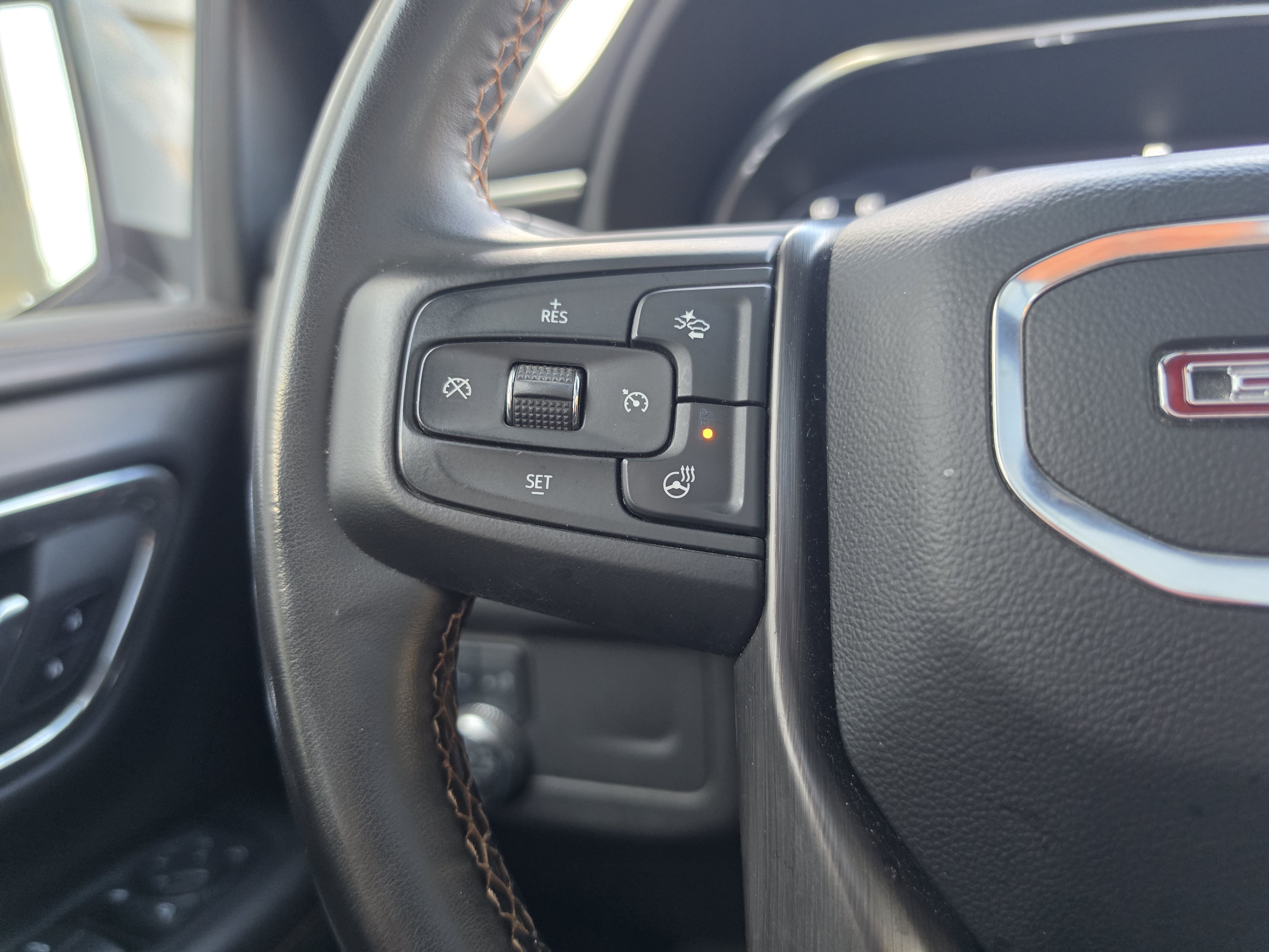 Used 2023 GMC Yukon XL AT4 w/ Technology Package AWD/4WD image 19