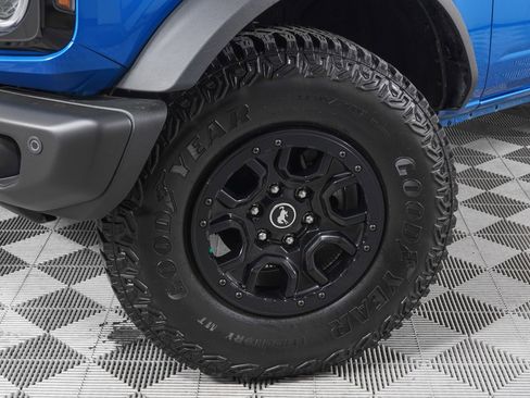 Used 2023 Ford Bronco Wildtrak image 29