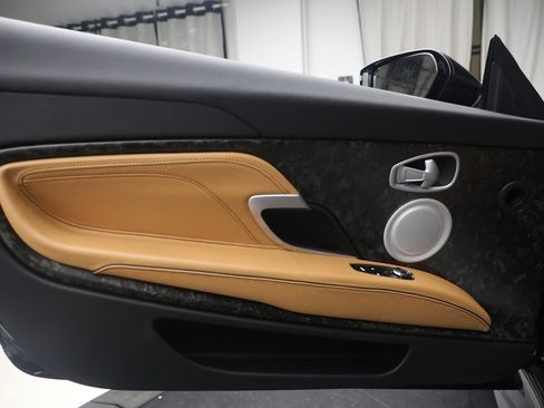 Used 2019 Aston Martin DBS Superleggera RWD image 17