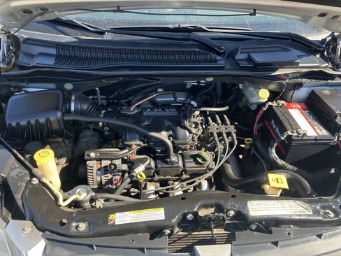 Used 2010 Dodge Grand Caravan SE image 33
