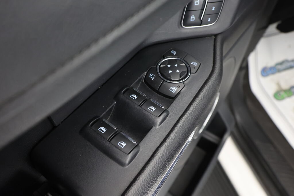 Used 2018 Ford Expedition Max XLT w/ Equipment Group 202A AWD/4WD image 33