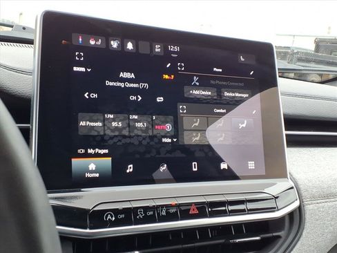 Used 2023 Jeep Compass Latitude image 11