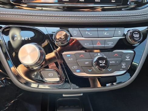 New 2026 Chrysler Pacifica Select FWD image 25
