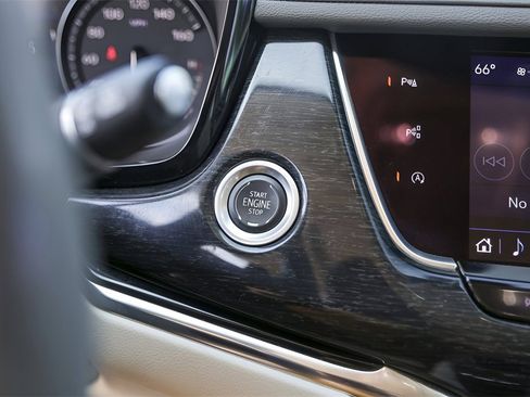 Used 2022 Cadillac XT6 Premium Luxury w/ Technology Package image 18