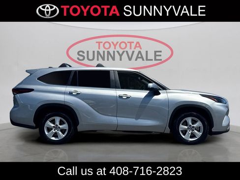 Certified 2024 Toyota Highlander LE FWD image 10