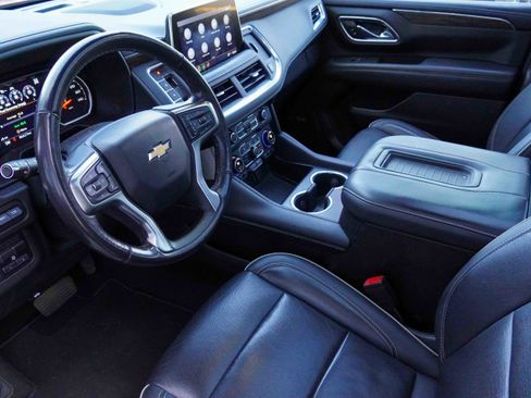 Used 2021 Chevrolet Suburban Premier w/ Premium Package image 9