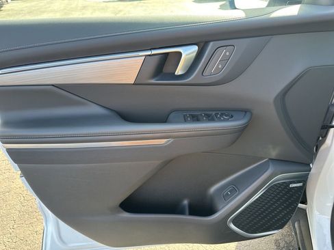 Used 2025 Buick Enclave Preferred image 17