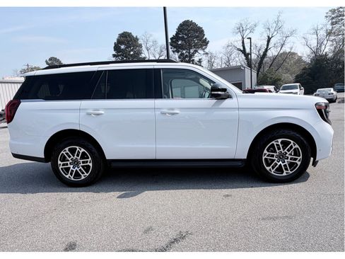 Used 2025 Ford Expedition Active image 4