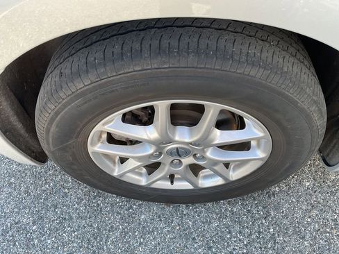 Used 2024 Chrysler Pacifica Touring-L FWD image 10