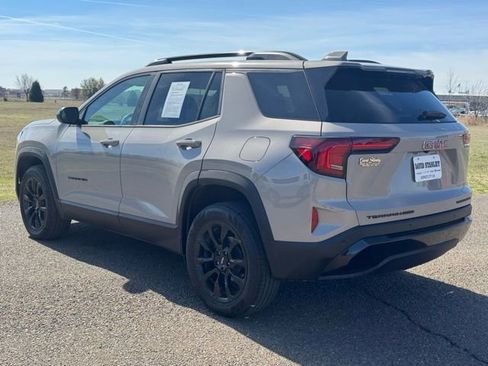 Used 2025 GMC Terrain Elevation w/ Black Edition image 4