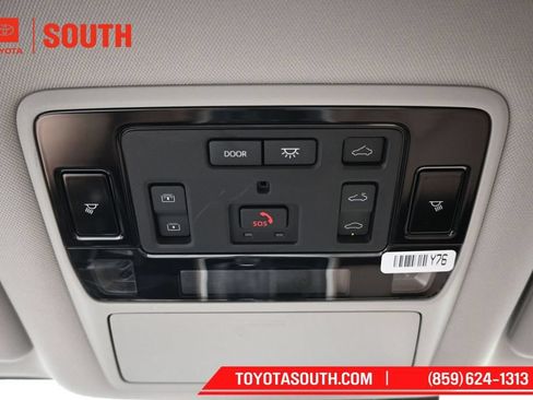 Used 2025 Toyota Grand Highlander AWD image 21