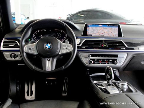 Used 2022 BMW 740i w/ M Sport Package image 33